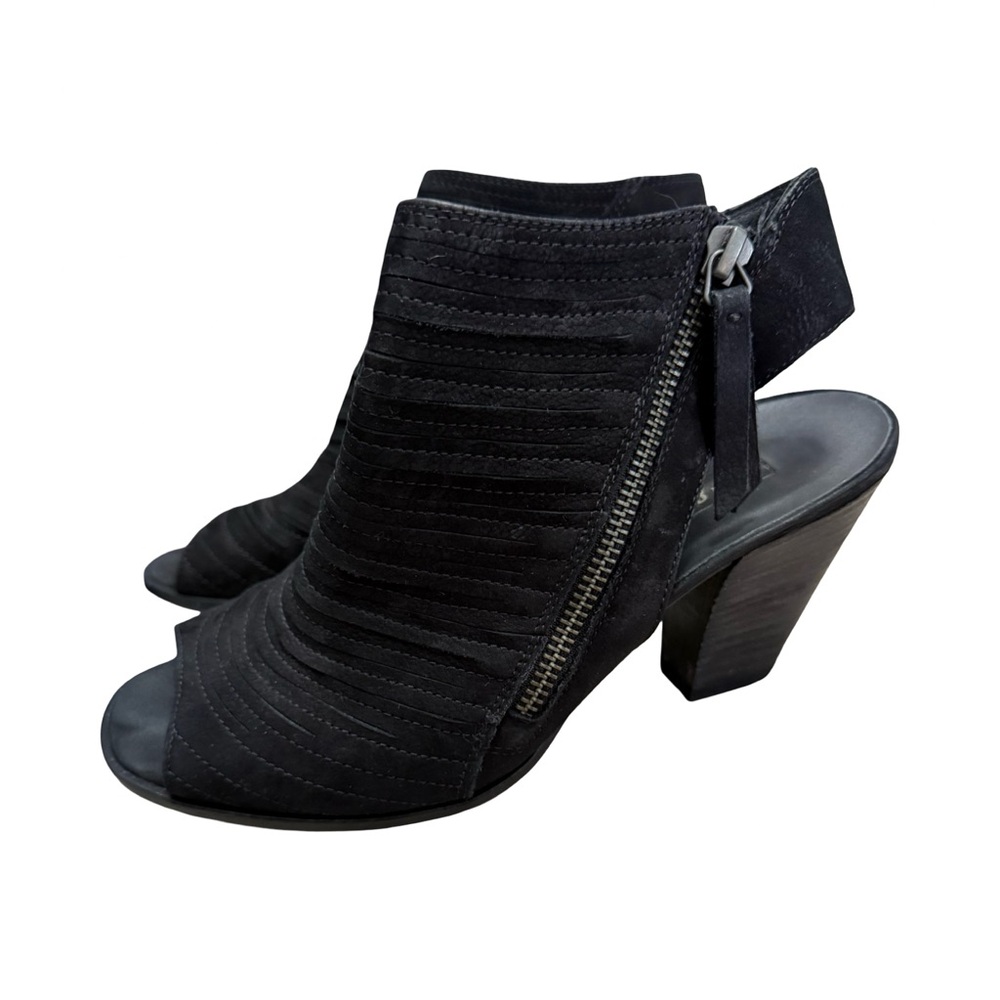 Elegant Black Heeled Sandals